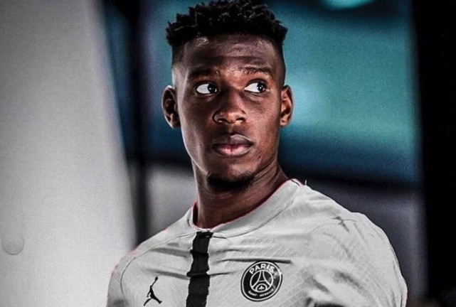 转折点莱比锡回应争议，法甲关键时刻攻防权衡，引发热议，团队化学反应显著